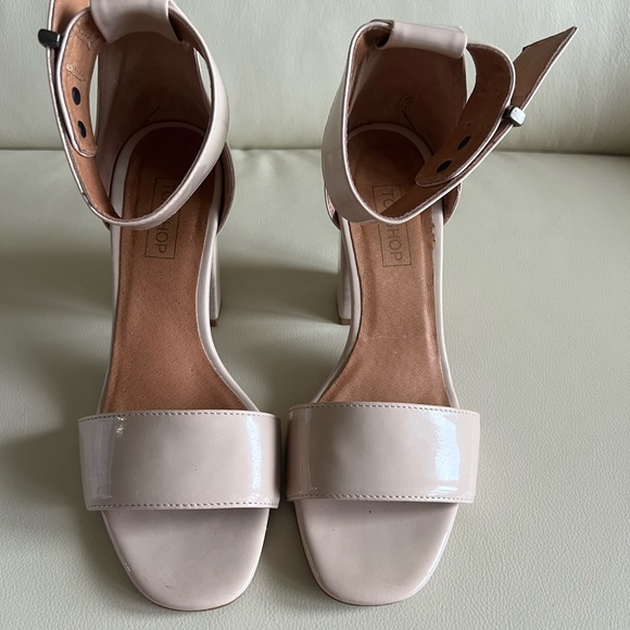 Topshop Patent Leather Cream Sandal Size 38 - Picture 4 of 5